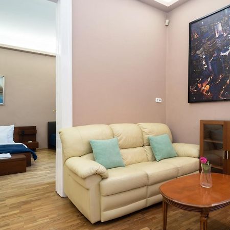Kiraly Central Apartment With Free Parking And Ac Budapest Luaran gambar