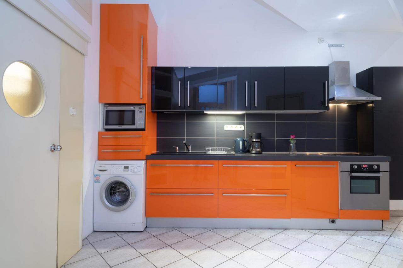 Kiraly Central Apartment With Free Parking And Ac Budapest Luaran gambar