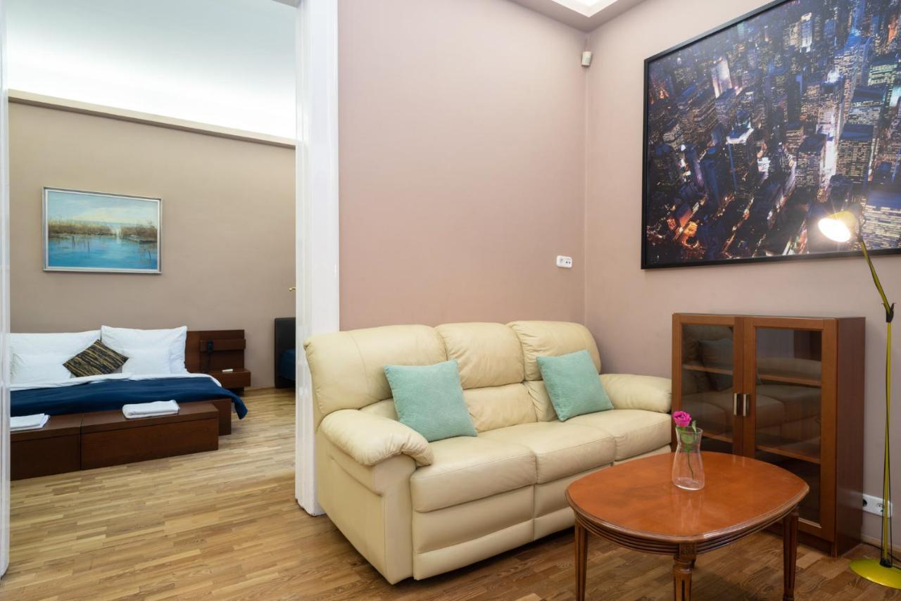 Kiraly Central Apartment With Free Parking And Ac Budapest Luaran gambar