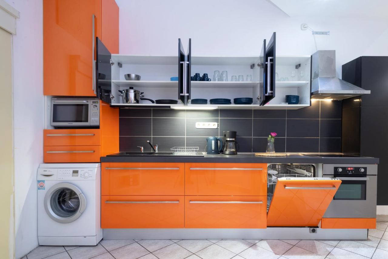 Kiraly Central Apartment With Free Parking And Ac Budapest Luaran gambar